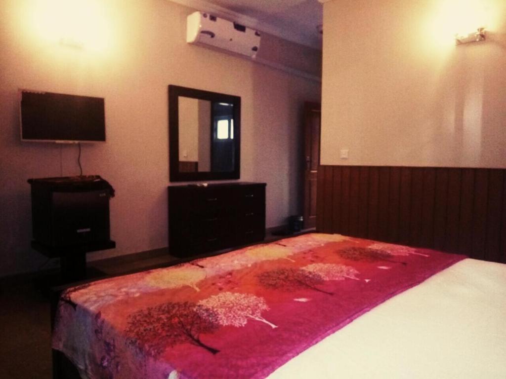 Royal Galaxy Bed & Breakfast Islamabad - For Families Only Экстерьер фото